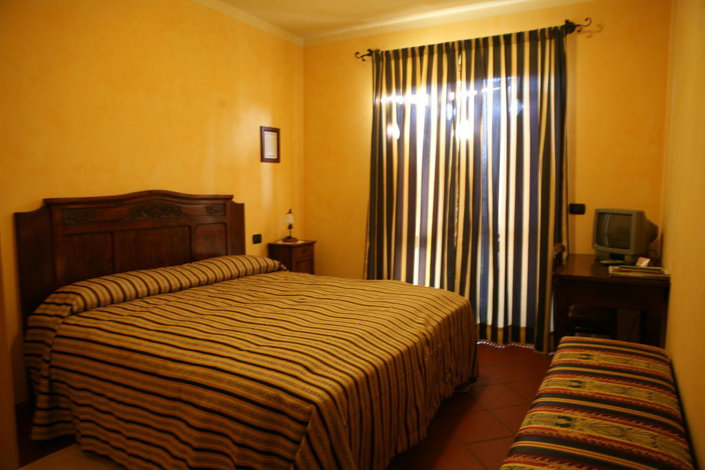Agriturismo La Virginia Villa Revello Ngoại thất bức ảnh