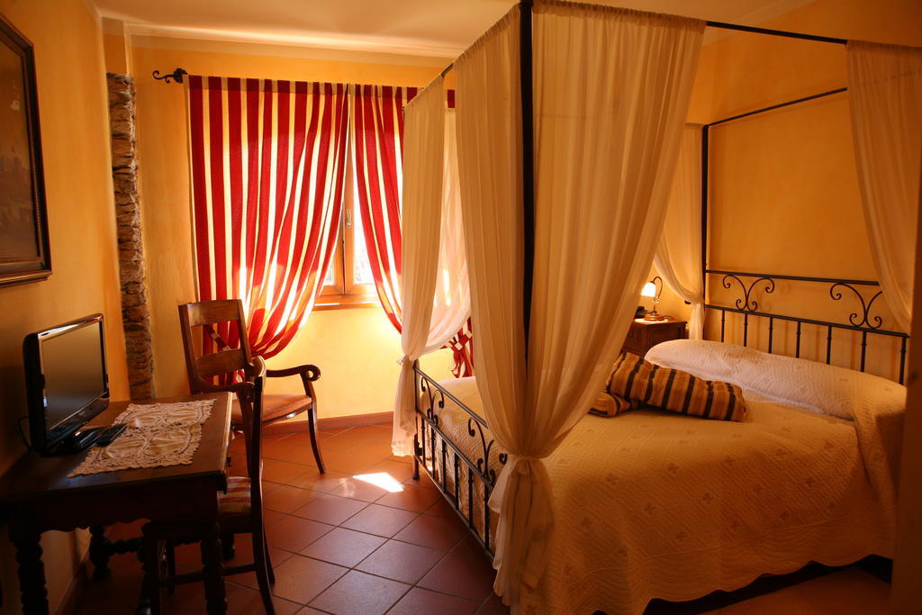 Agriturismo La Virginia Villa Revello Phòng bức ảnh